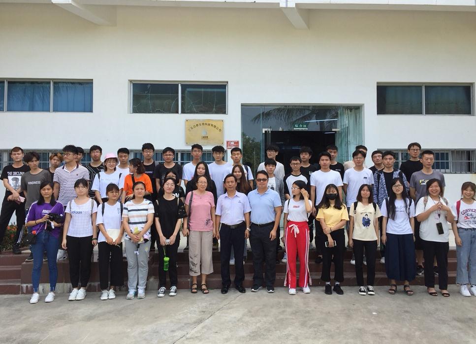The students of Hainan Tropical Ocean University visited Sanya Baitai