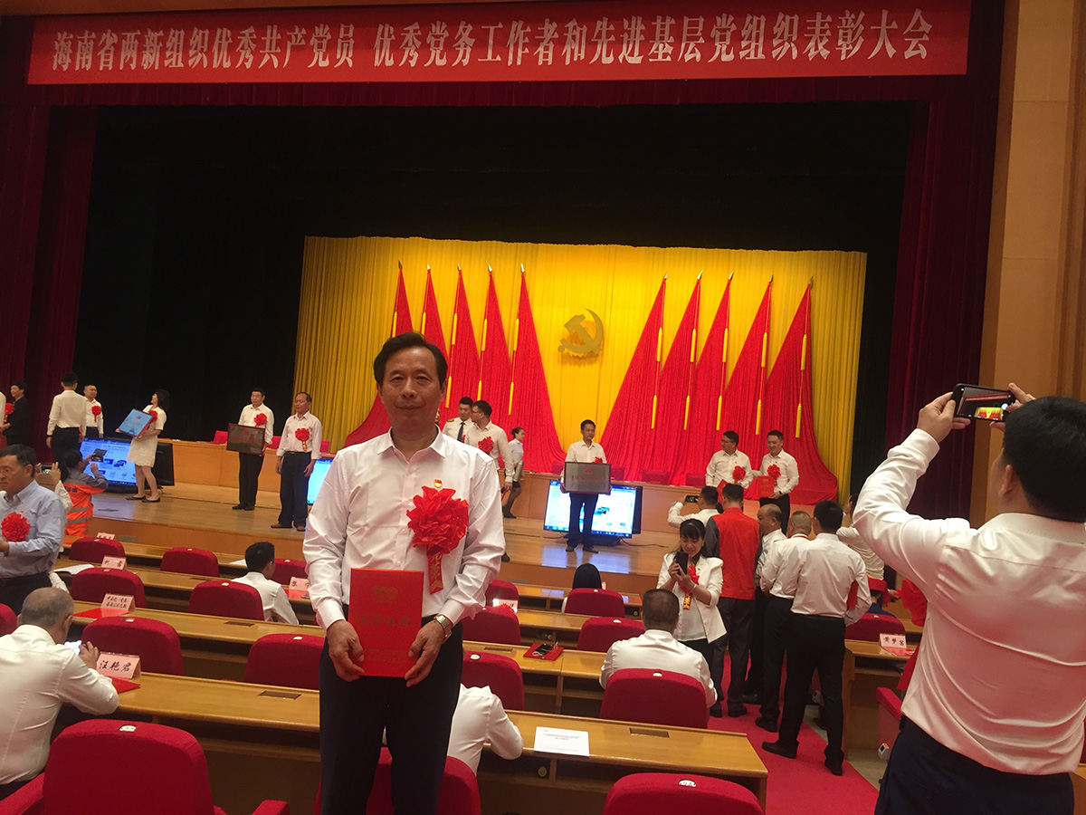 Congratulations to Li Xuliang for winning the provincial and municipal outstanding Communist Party members